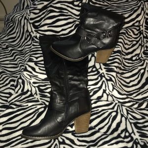 Cowgirl boots 👢